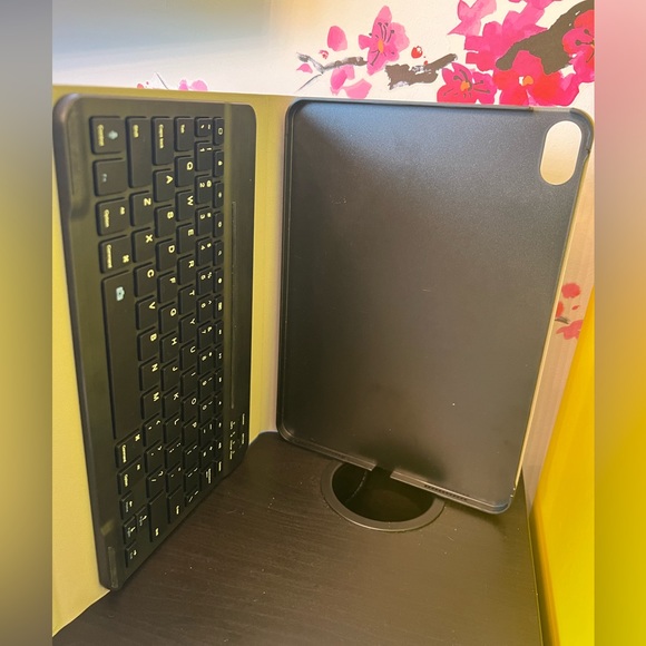 iPad Air 4th Gen 2020 10.9 Inch Trifold Tablet Cover Removable Wireless Keyboard - Picture 4 of 13